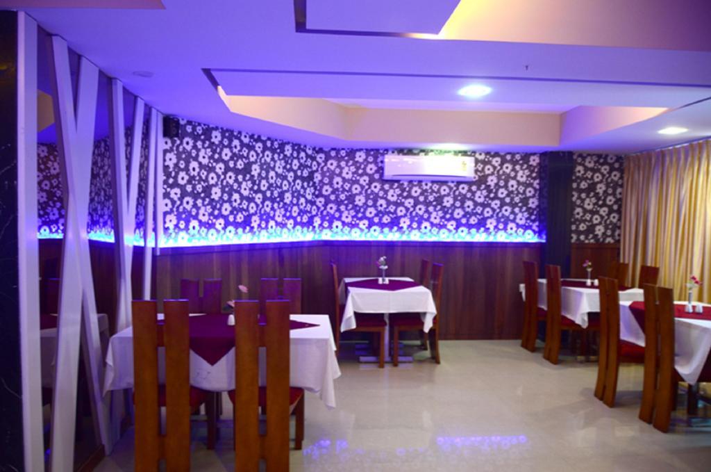 Hotel Blue Lagoon Daman Buitenkant foto
