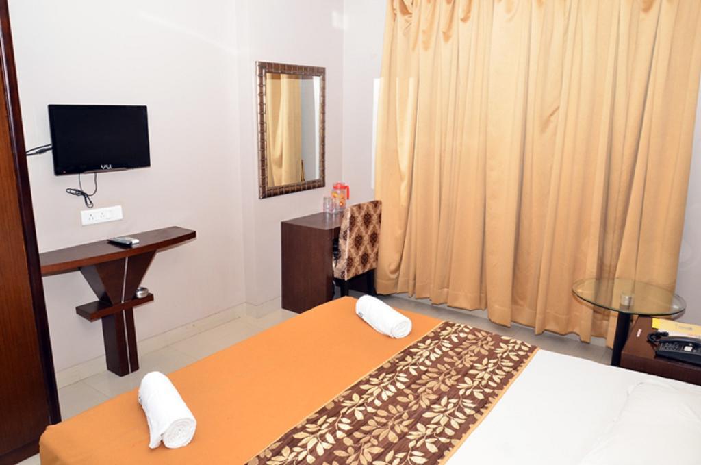 Hotel Blue Lagoon Daman Buitenkant foto