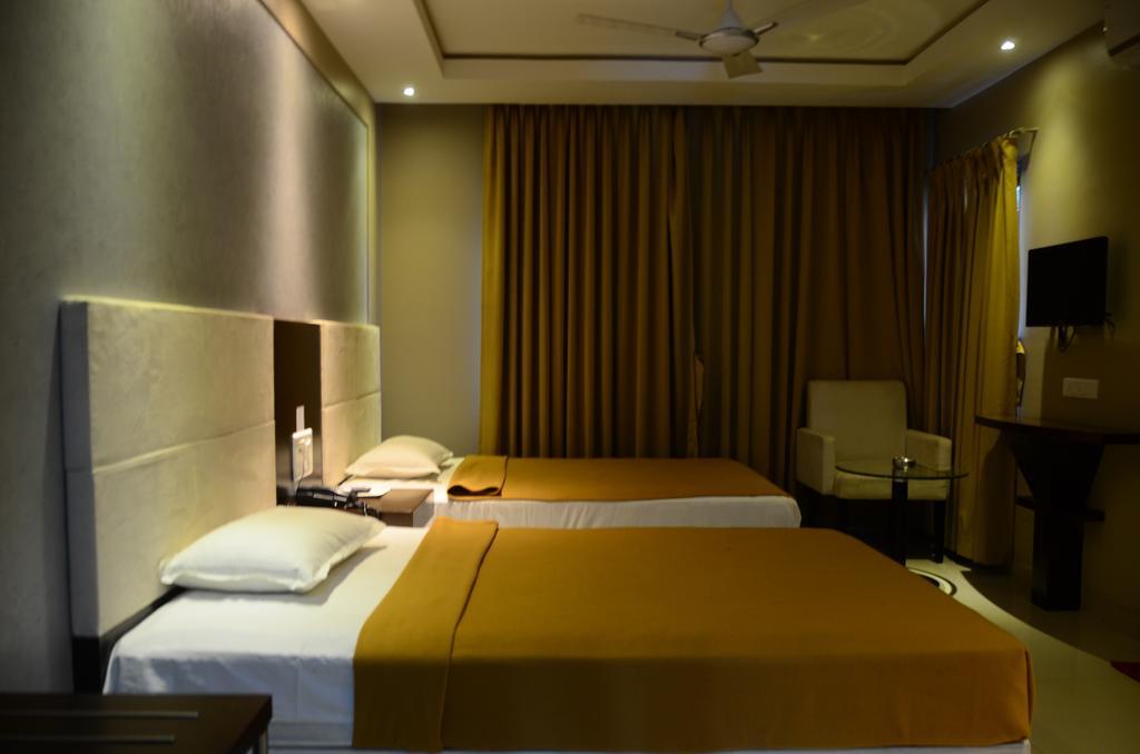Hotel Blue Lagoon Daman Kamer foto