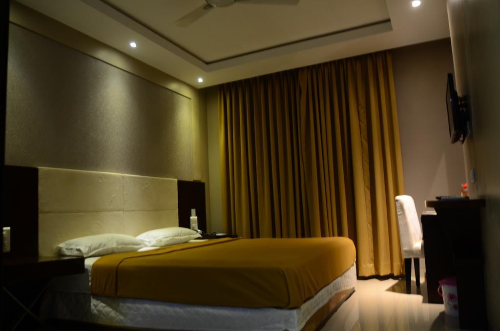 Hotel Blue Lagoon Daman Kamer foto