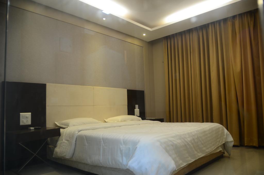 Hotel Blue Lagoon Daman Buitenkant foto